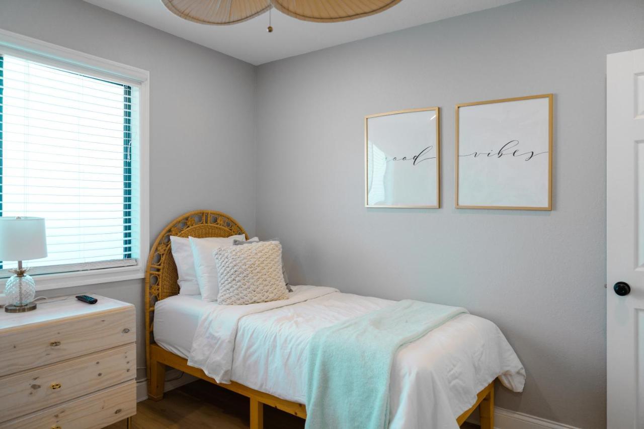 Luxury Villa 3 Blocks From The Beach With A Pool, Fire Pit And Outdoor Oasis Cape Canaveral Luaran gambar