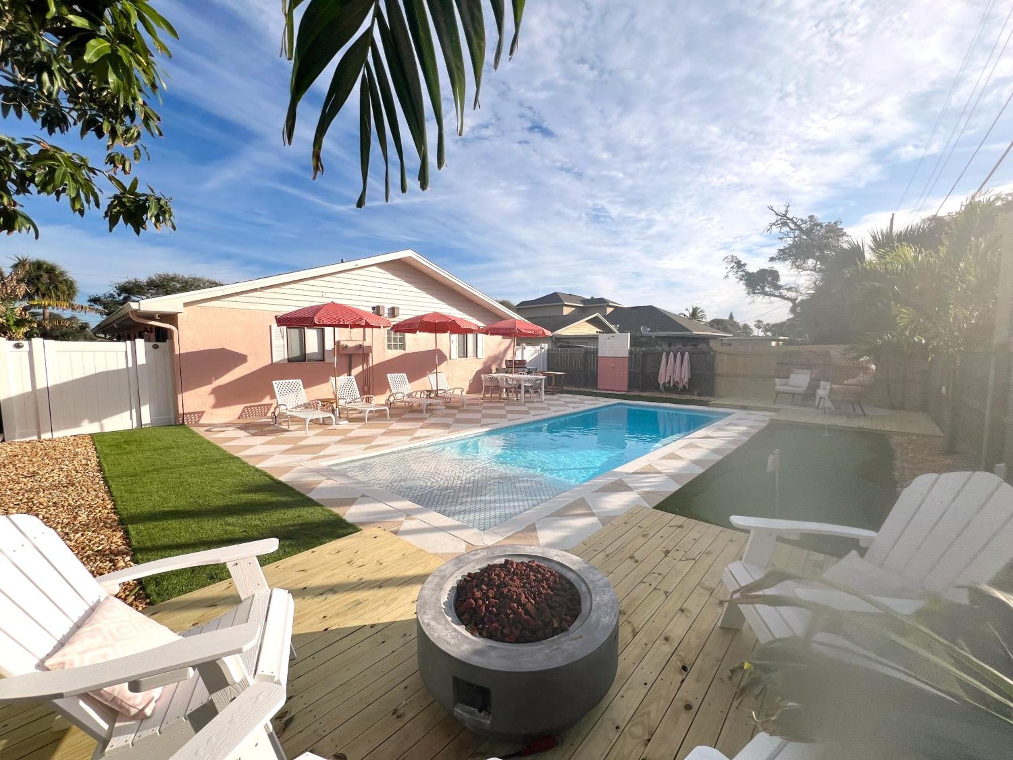 Luxury Villa 3 Blocks From The Beach With A Pool, Fire Pit And Outdoor Oasis Cape Canaveral Luaran gambar